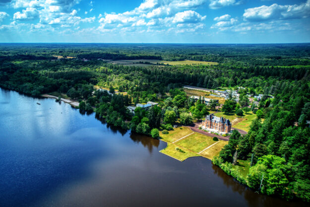 Chateau_de_Chales_vue_du_ciel-1